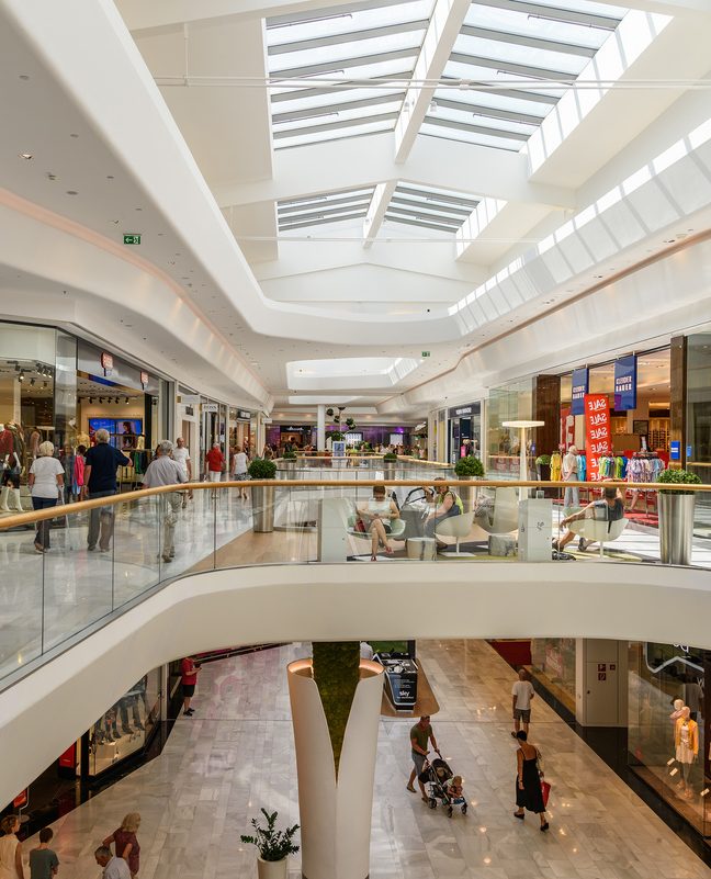 Vienna,,Austria,-,August,10,,2015:,People,Shop,In,Shopping VIENNA, AUSTRIA - AUGUST 10, 2015: People Shop In Shopping City Sud Luxury Mall The Biggest Shopping Mall In Austria.